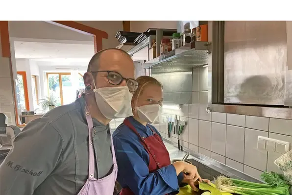 Verstärkung hinter dem Herd: Triskele bildet eine Köchin aus