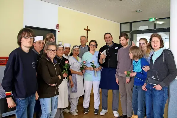 Triskele-Mitarbeiter besuchen Großküche